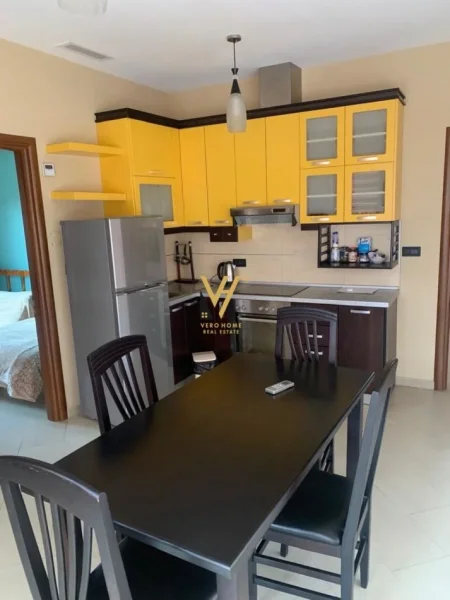 Tirane, jepet me qera apartament 3+1+Ballkon Kati 3, 120 m² 520 € (STACIONI I TRENIT)