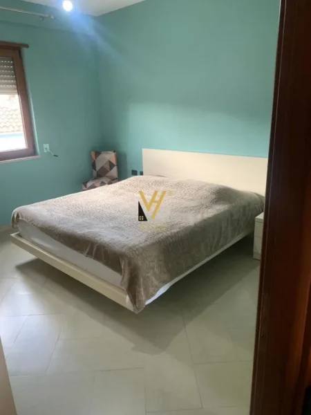 Tirane, jepet me qera apartament 3+1+Ballkon Kati 3, 120 m² 520 € (STACIONI I TRENIT)