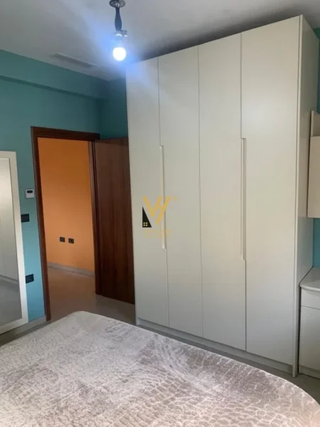 Tirane, jepet me qera apartament 3+1+Ballkon Kati 3, 120 m² 520 € (STACIONI I TRENIT)