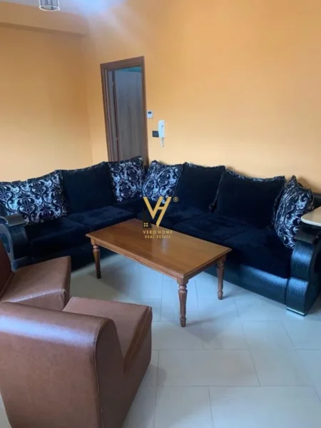 Tirane, jepet me qera apartament 3+1+Ballkon Kati 3, 120 m² 520 € (STACIONI I TRENIT)