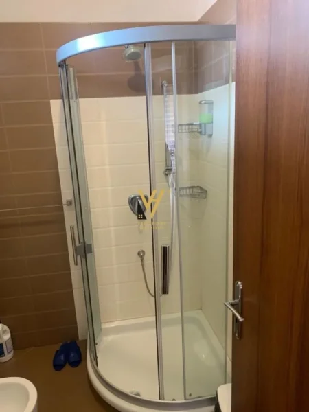 Tirane, jepet me qera apartament 3+1+Ballkon Kati 3, 120 m² 520 € (STACIONI I TRENIT)