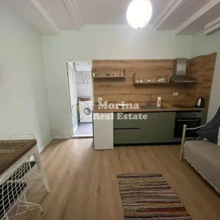 Tirane, jepet me qera garsonier Kati 2, 40 m² 450 € (Shkolla e Bashkuar)