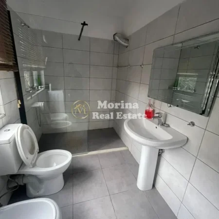Tirane, jepet me qera garsonier Kati 2, 40 m² 450 € (Shkolla e Bashkuar)