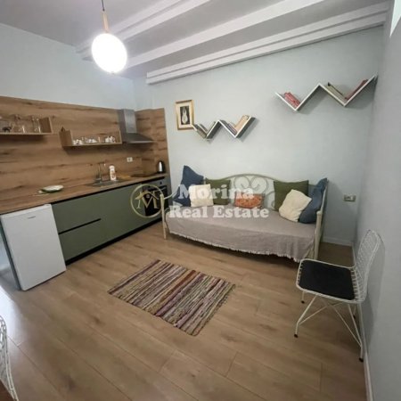 Tirane, jepet me qera garsonier Kati 2, 40 m² 450 € (Shkolla e Bashkuar)