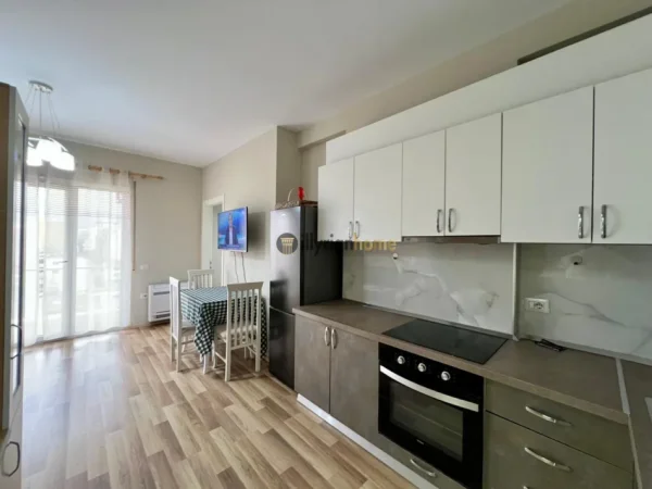 Tirane, jepet me qera apartament 1+1+Ballkon Kati 6, 60 m² 600 € (“Gjimnazi Partizani”, Tiranë)