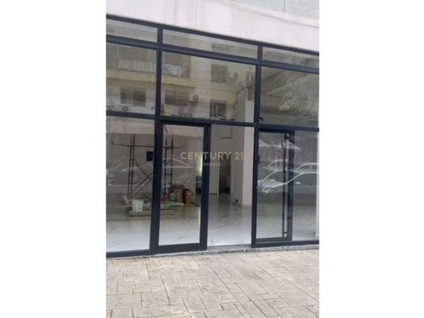 Tirane, jepet me qera dyqan Kati 0, 136 m² 1.500 € (Report tv)