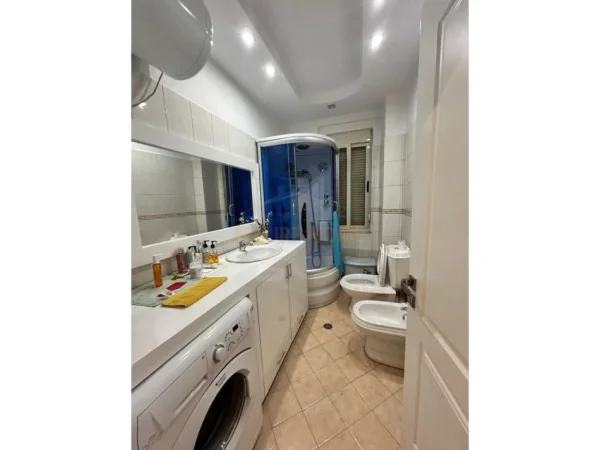Tirane, jepet me qera apartament 2+1 Kati 1, 106 m² 450 € 