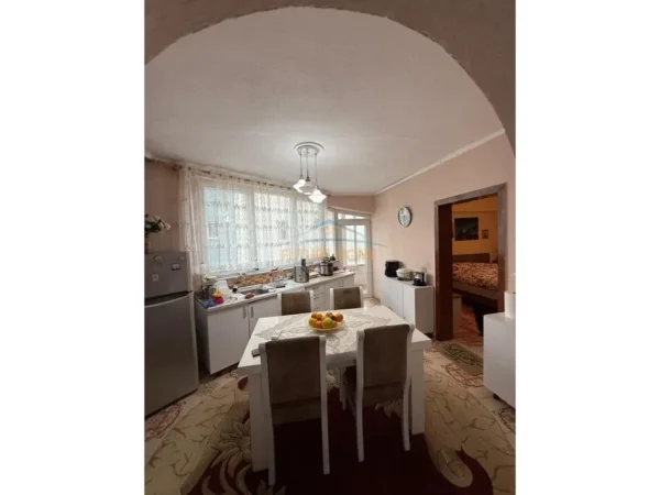 Tirane, shitet apartament 3+1 Kati 3, 135 m² 170.000 € 