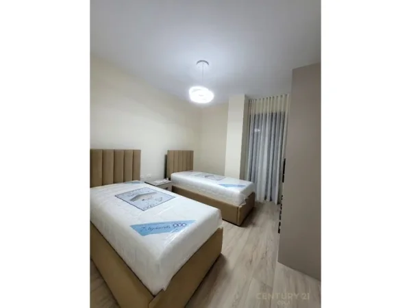 Tirane, jepet me qera apartament 2+1 Kati 1, 120 m² 1.200 € (Liqeni i Thate)