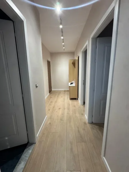 Tirane, jepet me qera apartament 2+1+Ballkon Kati 2, 85 m² 1.000 € (Myslym Shyri)