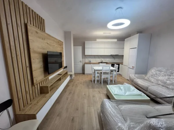 Tirane, jepet me qera apartament 2+1+Ballkon Kati 2, 85 m² 1.000 € (Myslym Shyri)