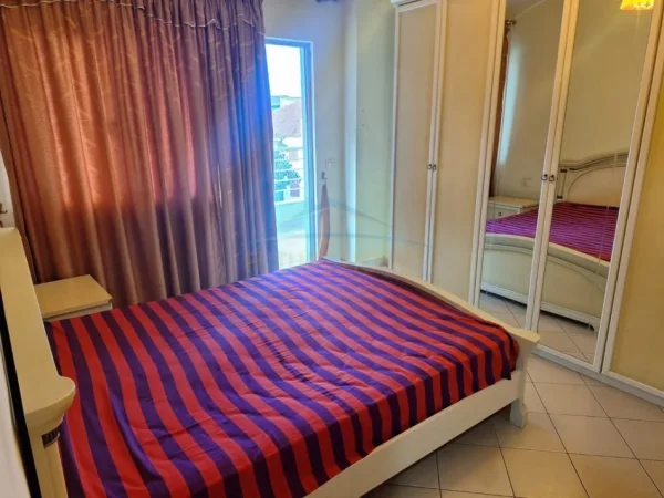 Tirane, jepet me qera apartament 1+1 Kati 1, 72 m² 500 € (KOMUNA E PARISIT , Prane Kristal Center)