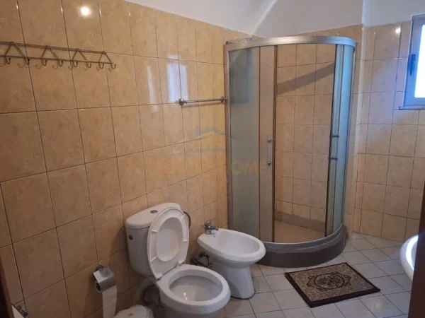 Tirane, jepet me qera apartament 1+1 Kati 1, 72 m² 500 € (KOMUNA E PARISIT , Prane Kristal Center)