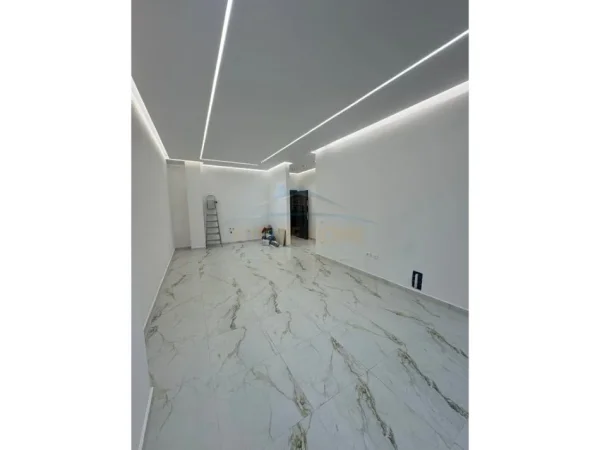 Tirane, jepet me qera ambjent biznesi Kati 1, 72 m² 800 € (Astir)