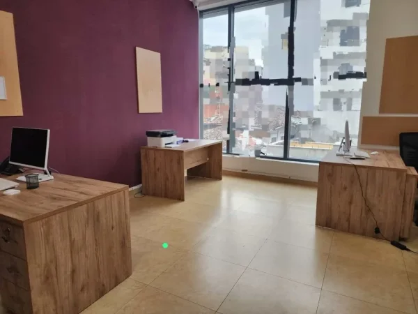 Tirane, jepet me qera zyre Kati 2, 40 m² 490 € (Rruga Myslym Shyri)