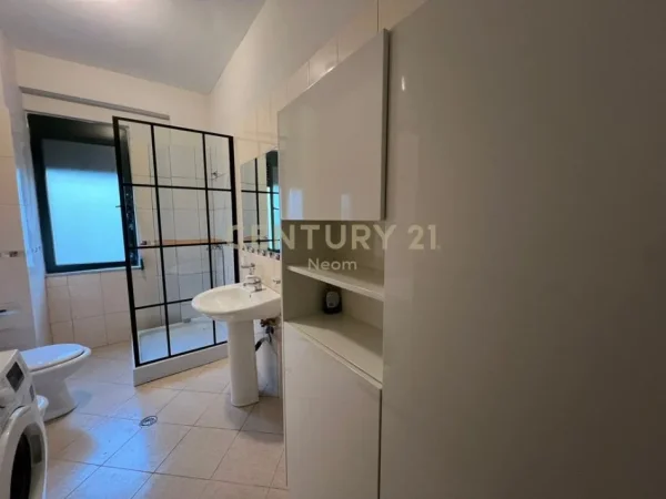 Tirane, jepet me qera apartament 1+1 Kati 4, 113 m² 600 € (Liqeni i Thate Neom133163)