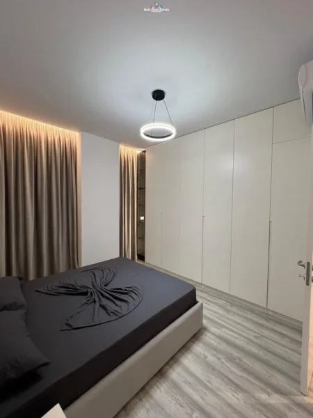 Tirane, jepet me qera apartament 2+1+Ballkon Kati 5, 100 m² 800 € (tek Emerald Center)