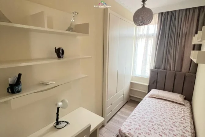 Tirane, jepet me qera apartament 3+1 Kati 3, 100 m² 1.200 € (Bulevardi Bajram Curri)