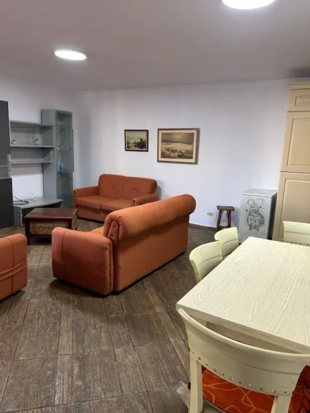 Durres, jepet me qera apartament 2+1+Ballkon Kati 5, 90 m² 400 € (qender)