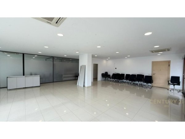 Tirane, jepet me qera ambjent biznesi Kati 6, 187 m² 2.500 € (Delijorgji)
