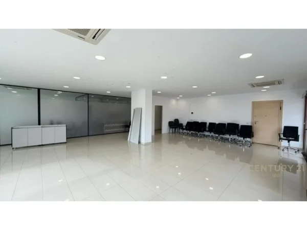 Tirane, jepet me qera ambjent biznesi Kati 6, 187 m² 2.500 € (Delijorgji)