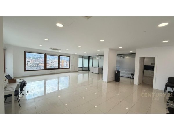 Tirane, jepet me qera ambjent biznesi Kati 6, 187 m² 2.500 € (Delijorgji)