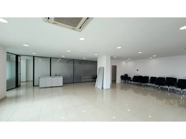 Tirane, jepet me qera ambjent biznesi Kati 6, 187 m² 2.500 € (Delijorgji)