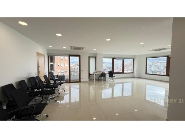 Tirane, jepet me qera ambjent biznesi Kati 6, 187 m² 2.500 € (Delijorgji)