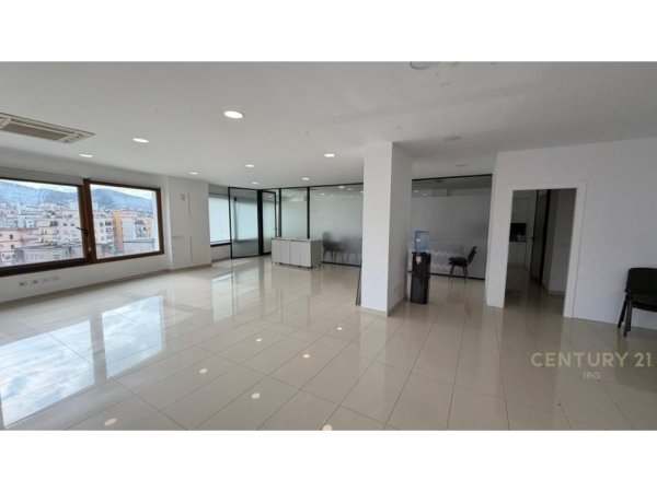Tirane, jepet me qera ambjent biznesi Kati 6, 187 m² 2.500 € (Delijorgji)