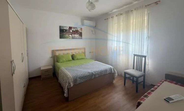Tirane, jepet me qera apartament 2+1 Kati 5, 93 m² 400 € (auto kalaja)