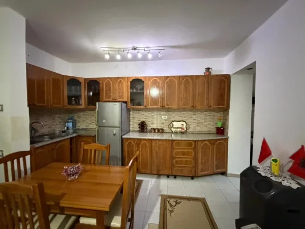 Durres, jepet me qera apartament 1+1+Ballkon Kati 1, 64 m² 300 € (durres)