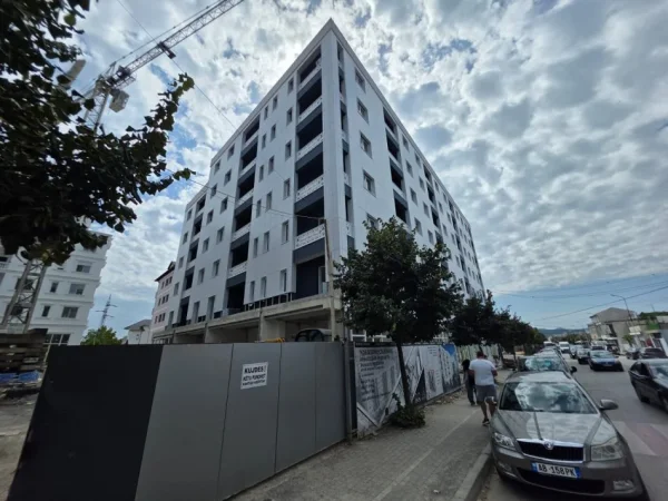 Tirane, shitet apartament 1+1 Kati 4, 85 m² 70.000 € (Kamez)