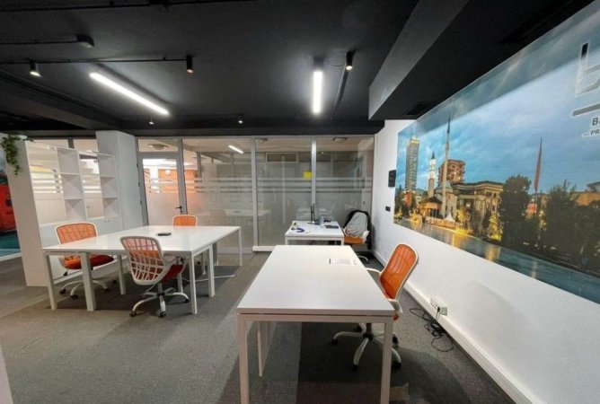Tirane, jepet me qera zyre Kati 0, 72 m² 1.100 € (Pazari i Ri)
