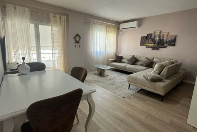 Tirane, jepet me qera apartament Kati 4, 100 m² 500 € (Rruga Muhamet Deliu)