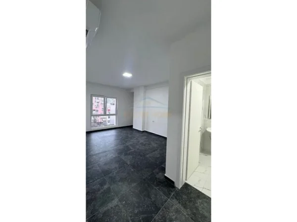 Tirane, jepet me qera apartament 2+1 Kati 4, 118 m² 800 € (zogu i zi)
