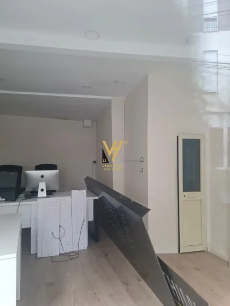 Tirane, jepet me qera dyqan Kati 0, 25 m² 720 € (KOMUNA E PARISIT)