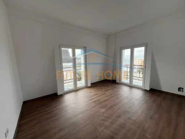 Tirane, shitet apartament 2+1+Ballkon Kati 4, 103 m² 155.000 € (Sauk)