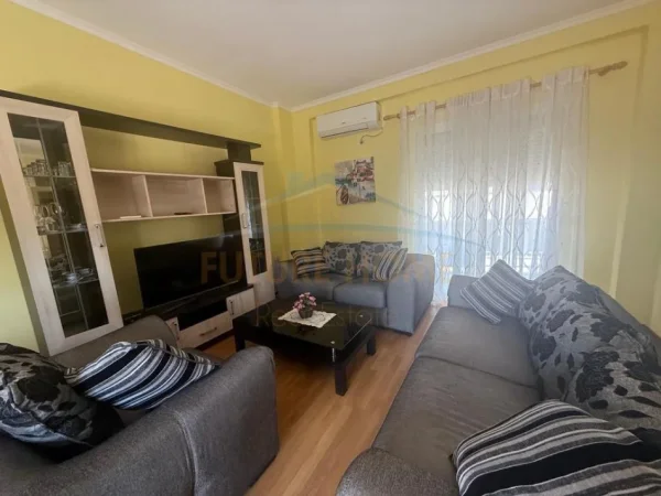 Tirane, jepet me qera apartament 2+1 Kati 5, 93 m² 400 € (Auto Kalaja)