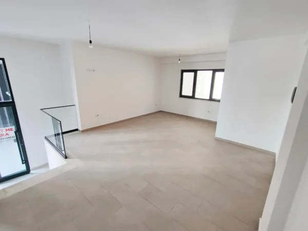 Tirane, shitet ambjent biznesi Kati 0, 44 m² 170.000 € (Unaza e Re, Kompleksi Green City)