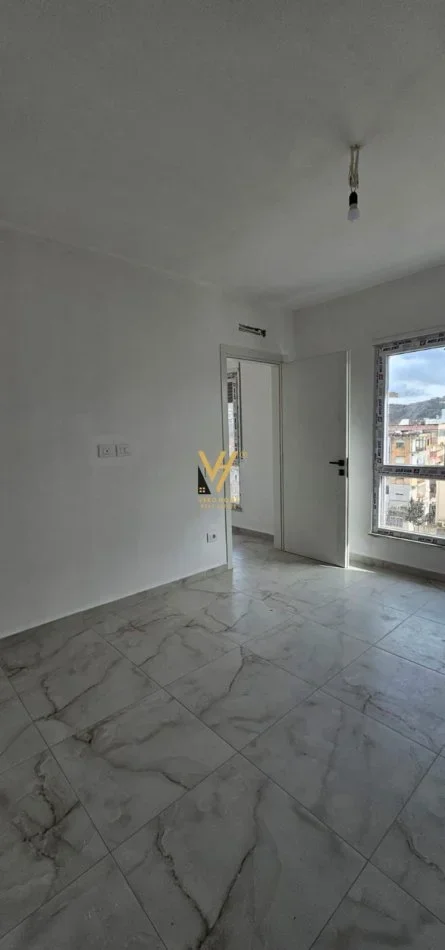 Tirane, shitet apartament 1+1+Ballkon Kati 5, 65 m² 78.800 € (GOLEM)