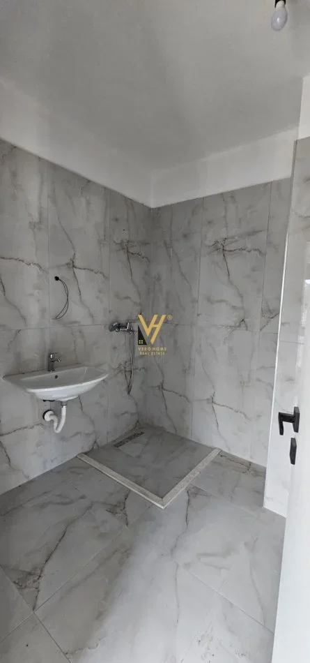 Tirane, shitet apartament 1+1+Ballkon Kati 5, 65 m² 78.800 € (GOLEM)