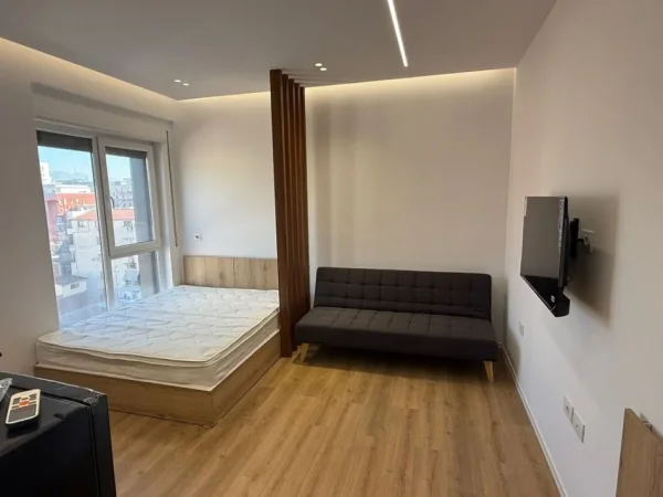 Tirane, jepet me qera garsonier 1+1 Kati 7, 40 m² 400 € (Rruga 5 maj)