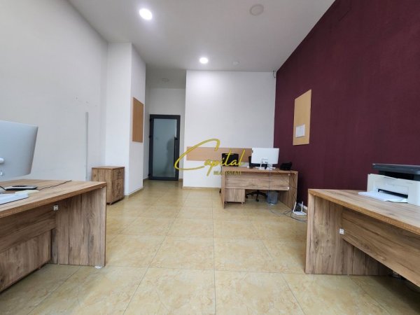 Tirane, jepet me qera zyre Kati 2, 36 m² 470 € (MYSLYM SHYRI)