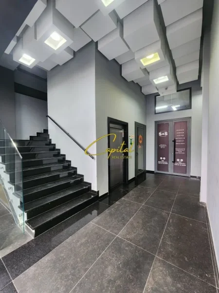 Tirane, jepet me qera zyre Kati 2, 36 m² 470 € (MYSLYM SHYRI)