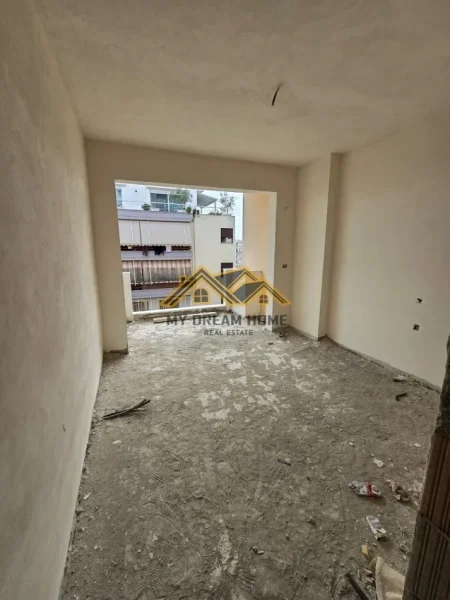 Durres, shitet apartament 2+1 , 106 m² 132.000 € (ish parku sportit)