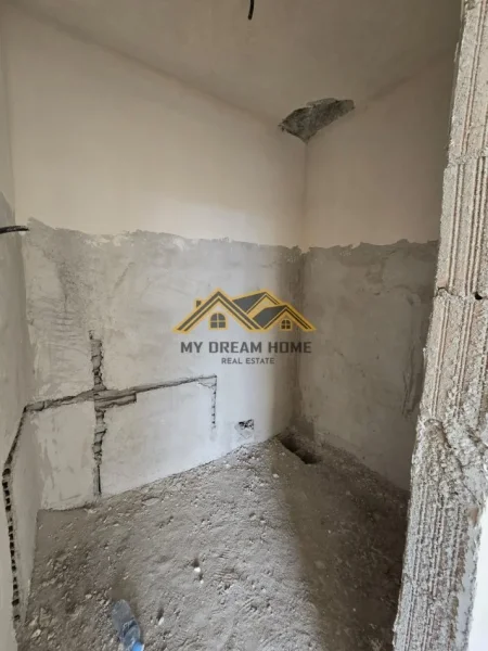 Durres, shitet apartament 2+1 , 106 m² 132.000 € (ish parku sportit)