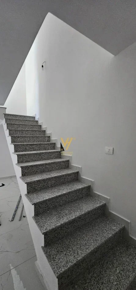 Tirane, shitet apartament duplex 2+1+BALLKON Kati 0, 158 m² 150.860 € (GOLEM)