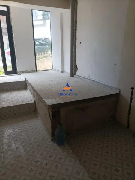 Tirane, shitet dyqan Kati 1, 50 m² 100.000 € (BRRYLI)