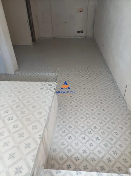 Tirane, shitet dyqan Kati 1, 50 m² 100.000 € (BRRYLI)