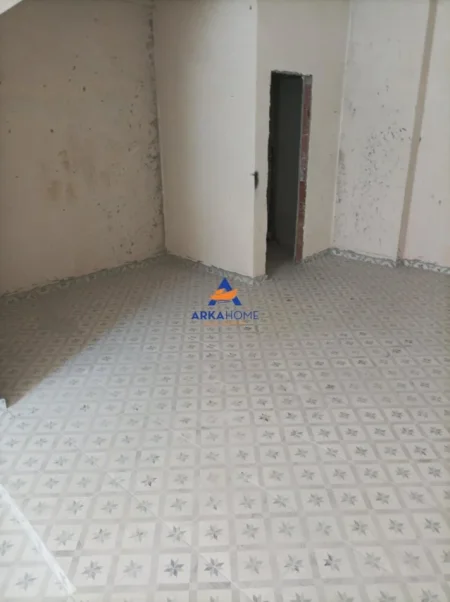 Tirane, shitet dyqan Kati 1, 50 m² 100.000 € (BRRYLI)